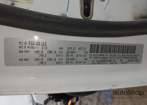 2016 Jeep Compass Latitude z USA, uszkodzony, nr VIN 1C4NJDEB5GD781380